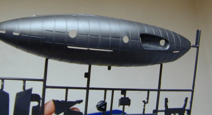  Photo of hull side on sprue